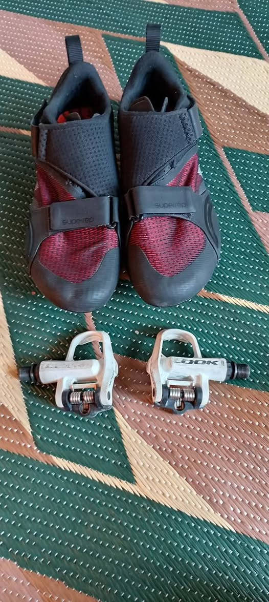 الانقراض مال باله للبيع الحذاء واللوكات قياس الحذاء 41 انظاف قطعتين ويريدهن بهن مجال سعرهن مكان الايمن***********
