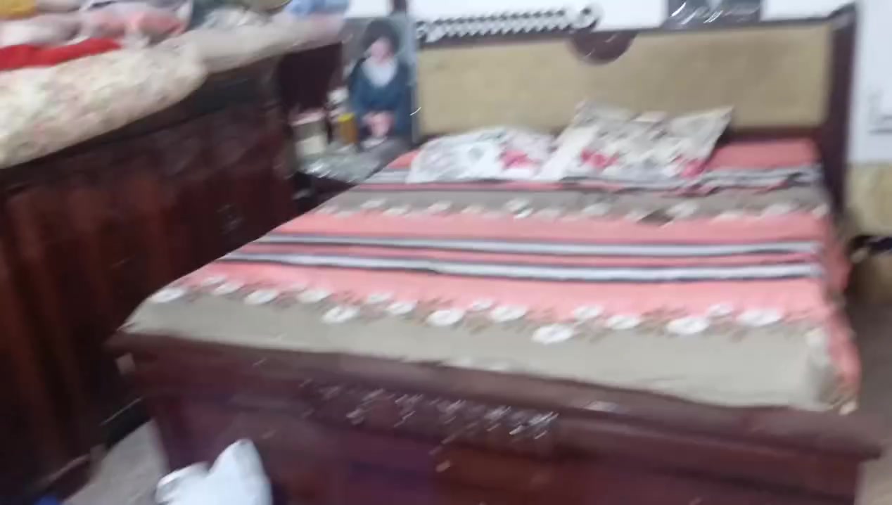 غرفه مال نوم للبيع ب 500,000 دينار وبيها مجال والعنوان الكوت الفلاحيه قرب شارع 30 يم جام يم جامع الرسول الاعظم0771 341 4633
