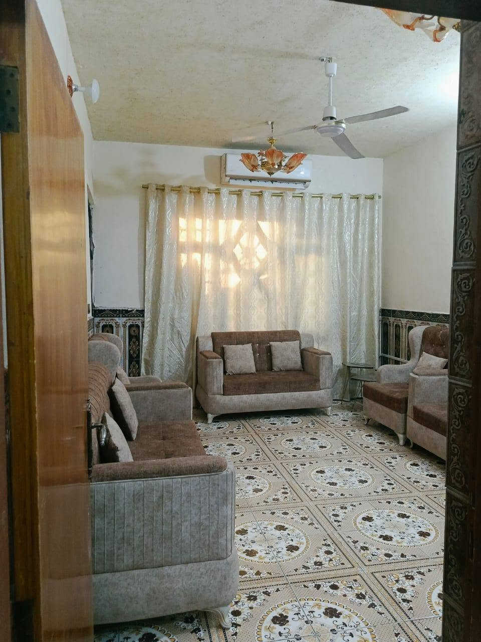 السلام عليكم
بيت للبيع المساحة 200م البناء بلوك سقف عگاده بيت مرتب وبناء جديد عنوانه كوت حي الحكيم شارع بني تميم قرب المدرسة السعر 48 وقابل للتفاوض للأستفسار مراسلتي على الخاص او الاتصال على الرقم ***********
