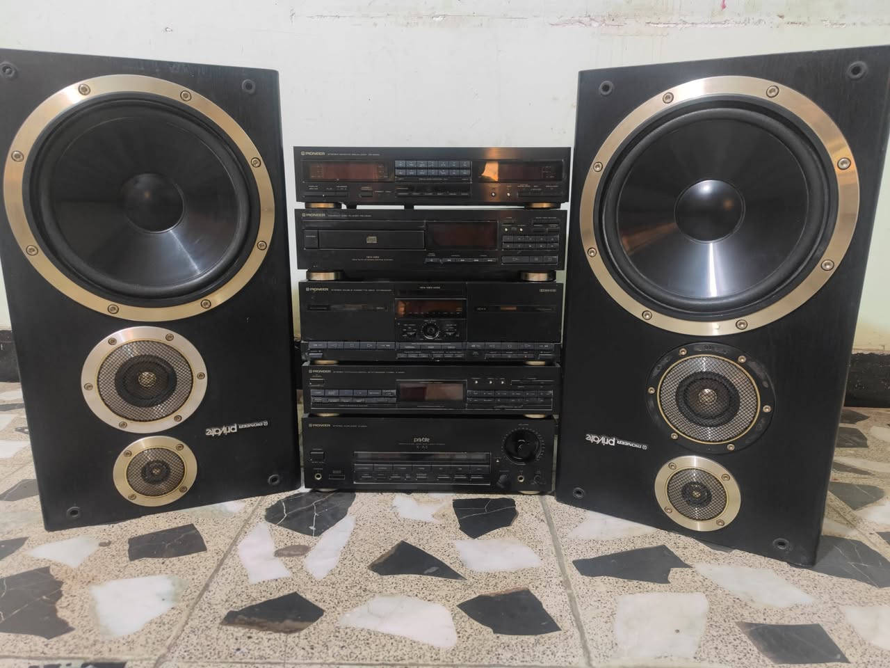 الجهاز جدا نضيف بس طافي ليش ما اعرف السبب لين قديم  ومتروك  المكان بغداد  الشراي ما يكسر ويخاف الله بي  ***********
