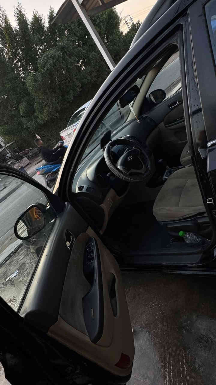 السلام عليكم 
للبيع سيارة ستيشن لون اسود ستيشن يحتاجلها ملاحظات بسيطه 
مكان سياره بغداد حي الجهاد
*********** السعر 60 ورقه وبيها مجال
