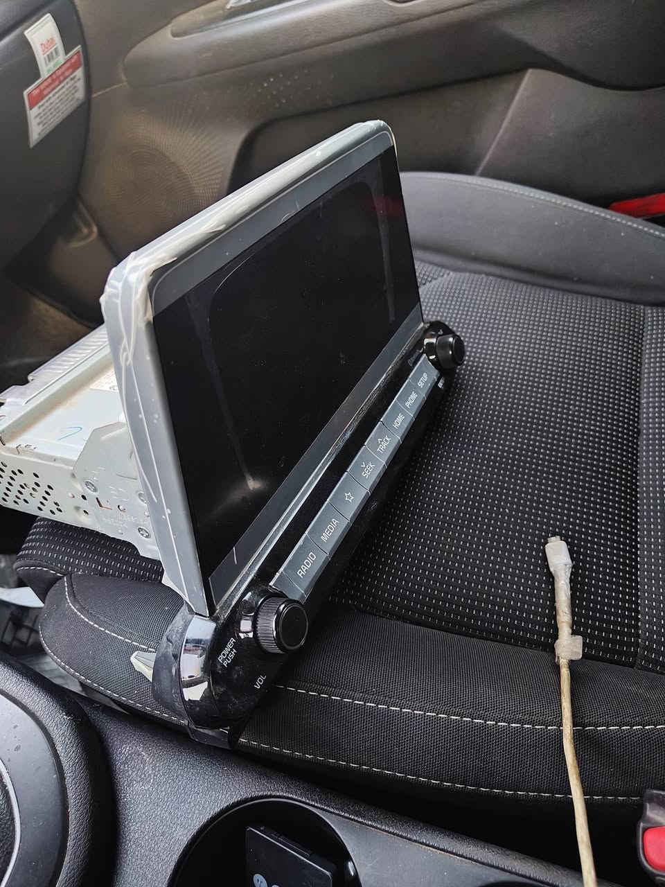 سلام عليكم شاشه مال فورتي موديل 20 للبيع سعره 120
***********
