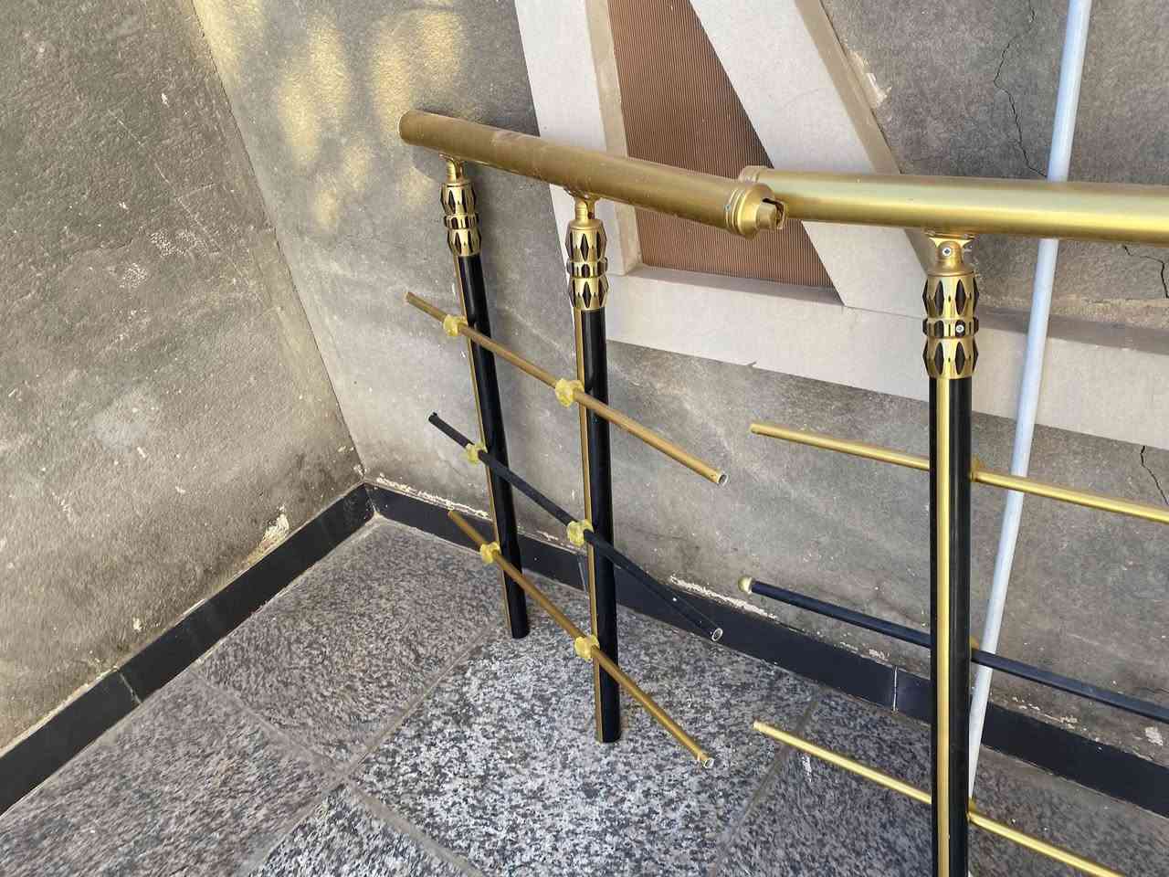 كامل مع البراغي والمثبتات جديد وسعر بلاش انته دزلي سعرك خاص وتدلل مع هديه اربع كلوبات سقفيه  الاصلي


**إذا كنت صاحب هذا الإعلان وتريد حذفه لأي سبب، رجاءا أرسل رسالة إلى الدعم الفني**