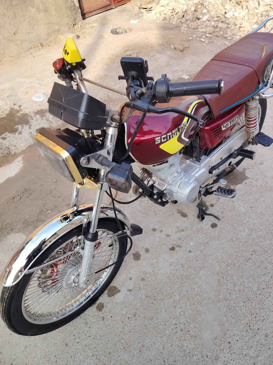 السلام عليكم دراجة موديل ٢٥ مكينة أوراق مكفولة السعر ٦٢٥ وبيها مجال للطيبين مكاني واسط صويرة ***********
