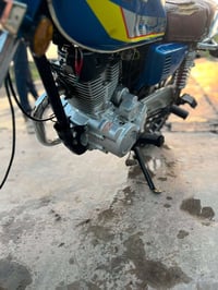 للبيع ٢٤محرك ٢٠٠  بيه نقوصات خفيفه  سعر ٦٠٠وبيه مجال  للتصال ٠٧٧٥٦٥٩٠٧...