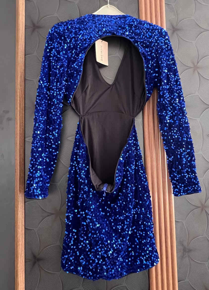 سلام عليكم بنات فساتين استخدام ع كد مناسبه وحده والجويتي مملبوس اصلا والفساتين الحجاب ملبوس ع مرتين كلش نضاف ومرتبات قياس الفساتين ٤٠ يلبسن والحجاب ٤٢ 
باقي تفاصيل اسفل الصور
مكان بغداد ..❤️


**إذا كنت صاحب هذا الإعلان وتريد حذفه لأي سبب، رجاءا أرسل رسالة إلى الدعم الفني**