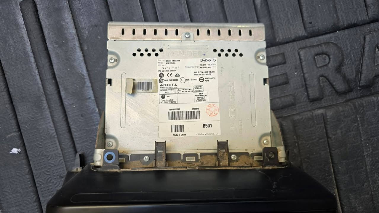 راديو بلوتوث سيراتو موديل ١٩ اصلي اني فاتحه من السياره للبيع  *********** واتس اب
