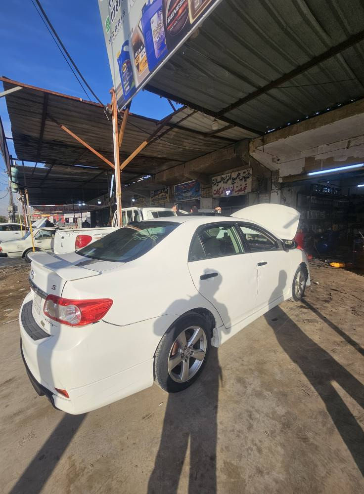 سلام عليكم كورلا 13 وارد امريكي S بيه 3 قطع جاملغ 2 امامي بنيد نفسهم معمرات بدون اي داخل وباقي لا صيغ ولا ضربه محرك كير نضيف ماشيه 160 عنوان بغداد المحموديه *********** عارضه ب115 بيه مجال
