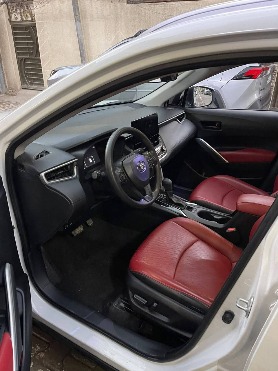 سلام عليكم 
موديل 2024 
مكفول 
ماشيه 16 الف جديده 
سعره 17.000$ الف دولار  
هذا ***********
