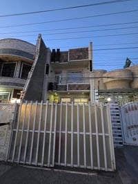 يعلن #مكتب_أرض_الخير 🏠  دار للبيع مساحة 100م واجهة 5م نزال 20م   📍المو...