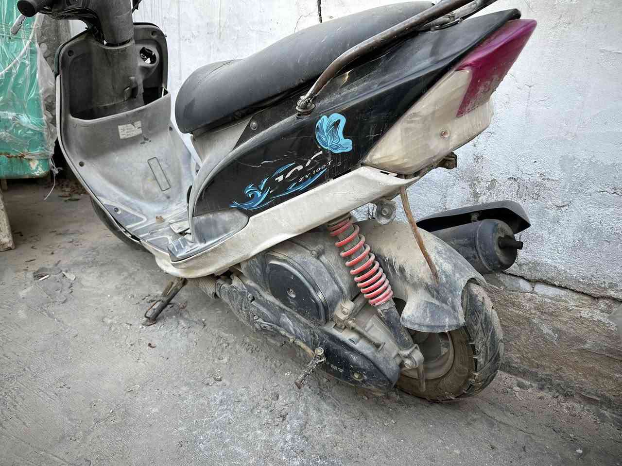 السلام عليكم شباب دراجه ماكس منغولي للبيع متروكه ابيع كوم حديد مكان بغداد حي اور الاتصال ***********
