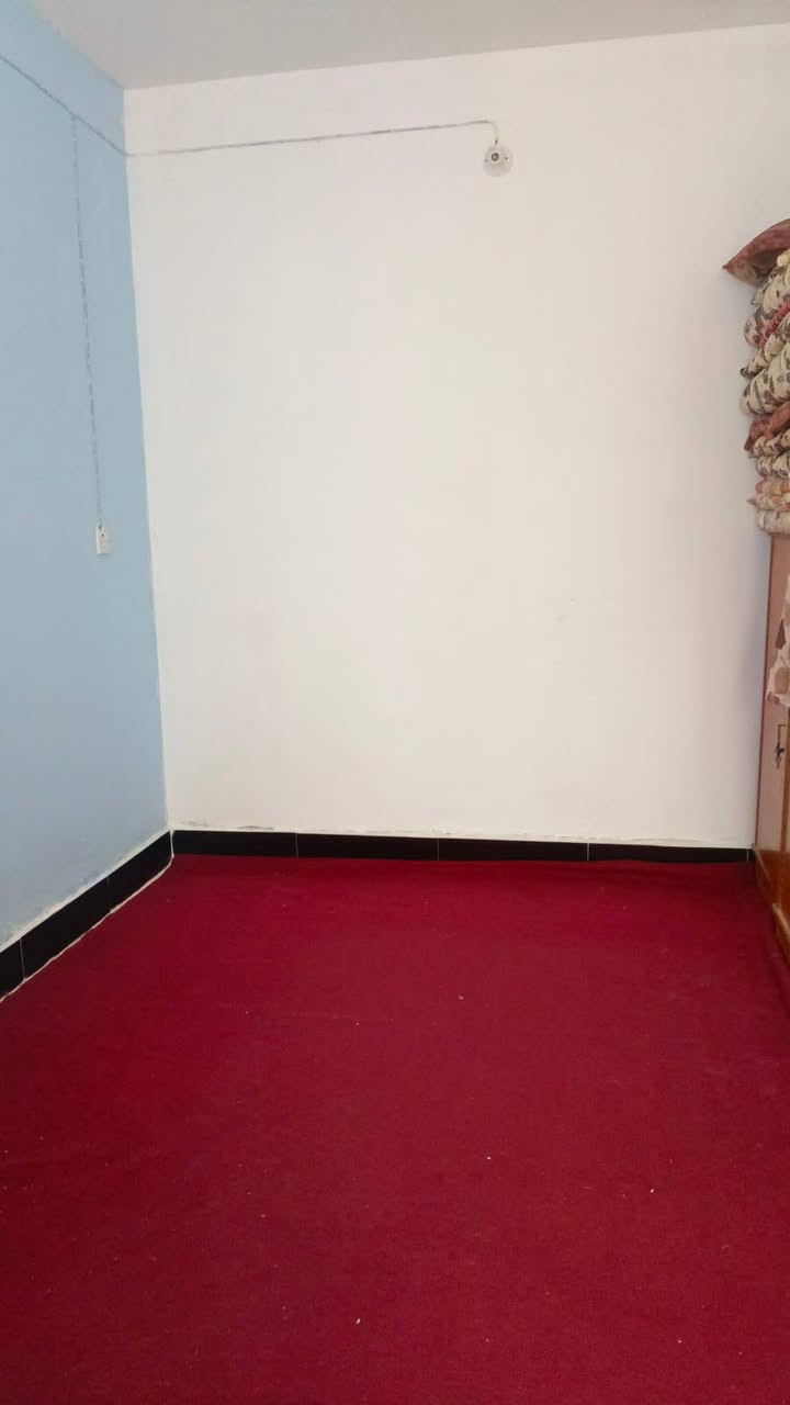 السلام عليكم بيت 100متر مربع ركن طابقين الطابق الأول غرفة وصالة وبراني وصحيات والطابق الثاني 3غرف نوم وصاله للاستفسار ***********
