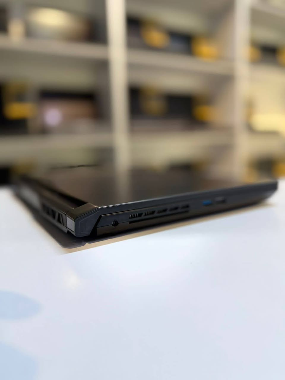 MSI Katana 15 لابتوب
المعالج : 13620-Intel Core i7 الجيل الـ 13 فئة ، قوة معالجة تشغل أي برنامج ثقيل
كرت الشاشة 4050 NVIDIA RTX بسعة 6GB وبقوة 105 كاملة، يدعم تقنية 3 DLSS اللي تضاعف لك الفريمات بالألعاب
الذاكرة (16GB DDR5 :(RAM أحدث وأسرع جيل رامات بالسوق، تفرق بفرق شاسع عن الجيل القديم).
الشاشة: 15.6 إنش FHD بتردد 1442 (سلاسة بالألعاب السريعة والمواجهات، بدون أي تغواش).
الهارد : 512GB SSD NVMe (سرعة إقلاع وتشغيل ألعاب بثواني).
الكيبورد : إضاءة RGB عربي / إنكليزي كاملة، مظهر يجنن

📤.السعر: 1,395,000 دينار فقط
الهدايا حقيبة مميزة + ماوس جيمنج هدية
التوصيل مجاني لكل محافظات العراق يوصلك خلال 24 ساعة بس)
!!!! ضمان فحص قبل الإرسال الجهاز ينفحص قطعة
قطعة قبل لا يطلع من يمنا
ضمان فحص أمام المندوب من يوصلك الجهاز، افتحه شغله، افحص النظافة والمواصفات براحتك،
ضمان استبدال أسبوع كامل لو ظهر أي خلل مصنعي الجهاز يستبدل فوراً بنفس الموديل
***********  رقمي موجود واتساب
