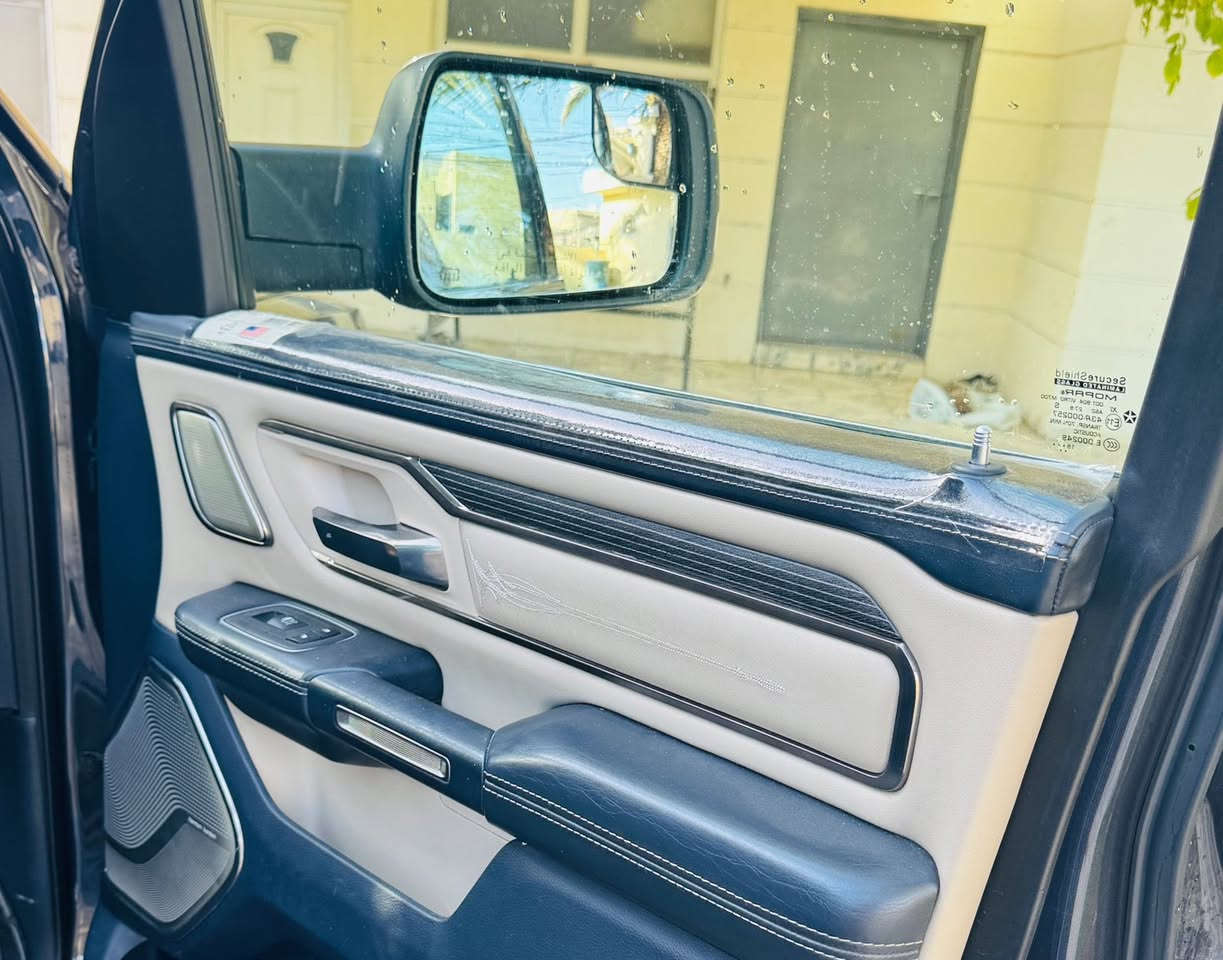 دودج رام Long Horn بوكسات جانبيه
موديل 2020 لمتد
خليجي وكاله هارلم اعله فائه

محرك 5.7 Hemi
رقم بغداد مداور مباشر

ماشيه 80 الف كيلو متر
مكفوله كفاله عامه 
فول مواصفات معروفه Long Horn

فتحه سقف كامله
دفع رباعي 3 وضعيات 

دوسات كهرباء 
بوكسات جانبيه

شاشه تسلا كبيره 

رادار 6 عدسات امامي وخلفي 
5 كامرات محيطه

كشنات تبريد تدفئه أمامي خلفي 
تشغيل عن بعد 

السعر/ 425
مكان السياره كربلاء
***********
***********
