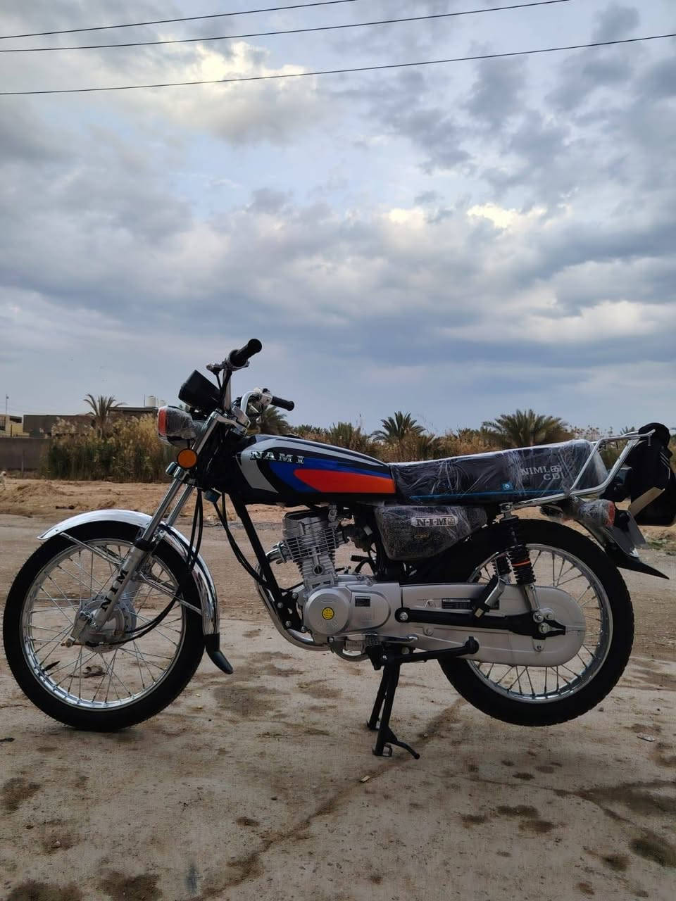 اربعة كير للبيع سكنر 27 صار 11 يوم من طالعة لون اسود جديدة بالكارتون 675 ومجال كلش بسيطط

*********** اتصال واتساب
