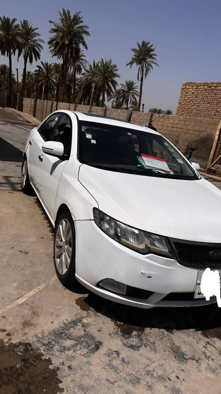 سيراتو ٢٠١٣
مكينة مكفولة
كهربائيات فول 
گير مكفول 
تايرات جديدة 
تبريد شغال 
سيارة ناعمة وحلوة 
كل الكهربائيات شغالة
فقط ضربة بسيطة بالجاملغ ومامبينة 
السعر ٩٨ ورقة نقدي 
مكاني ديوانية
تليفون ***********
