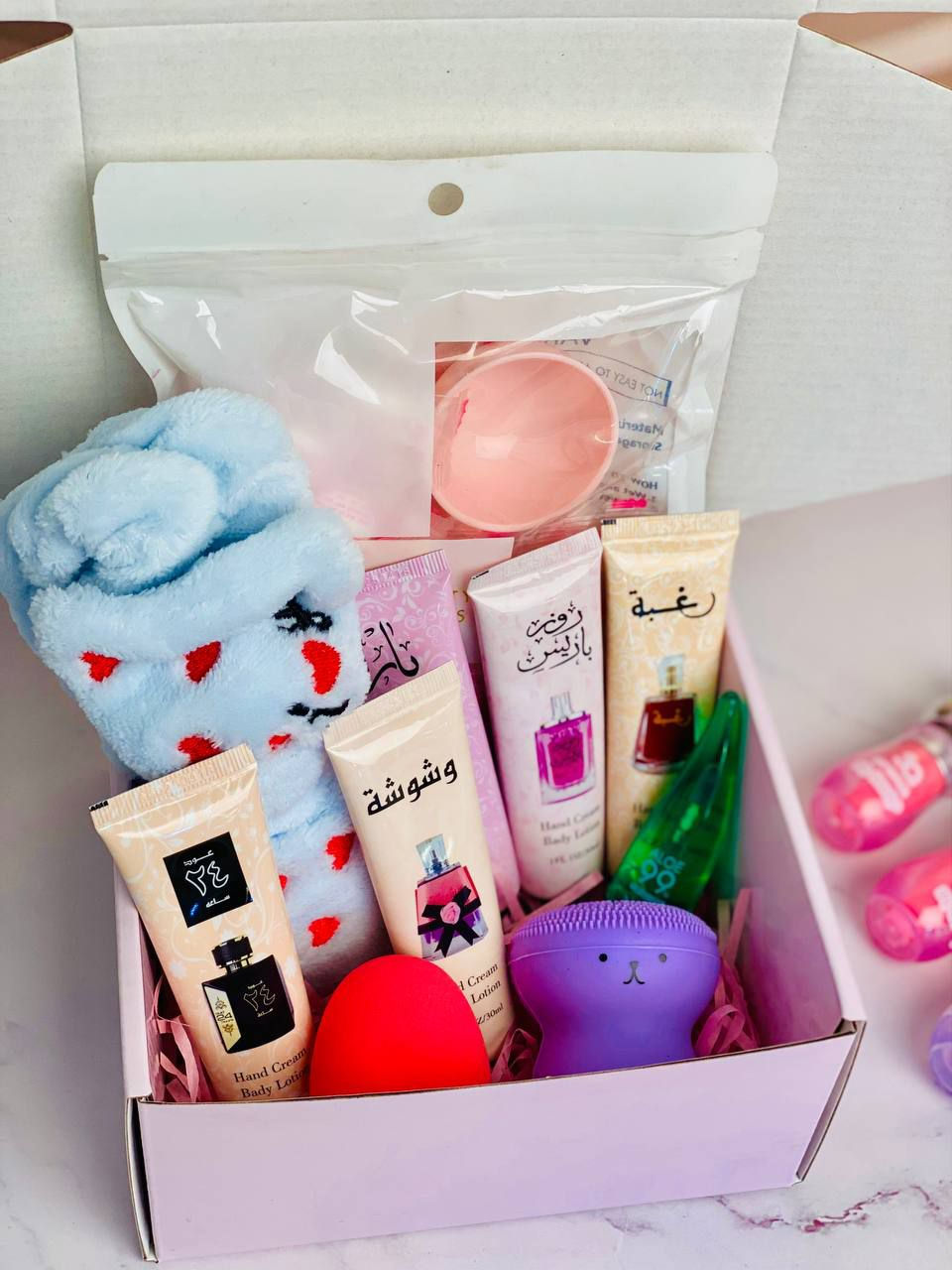 ✨💗 بوكس عناية متكامل للبنات 💗✨

محتويات البوكس الحلو 👇😍
🧖‍♀️ بكج ماسكات ورقية – ترطيب ونضارة فورية من أول استخدام
💄 بوند + بيوتي بلندر – دمج فاونديشن مرتب ونتيجة ناعمة
🪥 فرشة تقشير – تنظيف عميق وتخفف الدهون والرؤوس السوداء
🤲 مرطبات يد خماسي – نعومة وريحه تجنن بكل وقت
🌿 حمرة سحرية الصبار – تتغير حسب حرارة شفايفج وتعطي لون طبيعي يخبل 💕

بوكس واحد يجمع عناية + ميك أب + نعومة ✨

سعر البوكس


**إذا كنت صاحب هذا الإعلان وتريد حذفه لأي سبب، رجاءا أرسل رسالة إلى الدعم الفني**