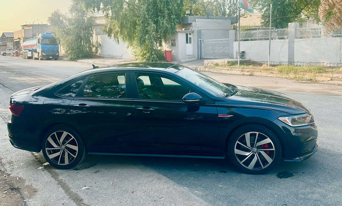 السلام عليكم 

VOLKSWAGEN JETTA GLI AUTOBAHN 2021

المواصفات:

-مكينة 20 توربو 🚀🔥

-كيجات متغيره بيها 

-تبريد منفصل

-داخل كاربون فايبر حقيقي

-كير دبل كلج 7 نمرات

-دشبول الكتروني متغير 

-شاشه متصله

-بيفورمنس بكج الكتروني

-انارة محيطية بلادي متغير 24 لون

- سستم صوت من Beats 28

-كشنات جلد مطرزه احمر 

-مري هيتر 

-حساسات اماميه ونقطة عمياء 

-5 وضعيات قيادة 

-شفتات بلستيرن

-كشنات تدفئة وتبريد + كشنات خزن 3 وضعيات

-بانورما 

-هاند بريد بصمة

-نقطة عمياء

-اوتو لايت

-اشاير بلمري

-تنبيه تصادم

وبعد بيها هواي مواصفات 

ضرر السياره :- قباغ سندوق تبديل شركة 

رقم اربيل باسمي تحويل ثاني يوم 

مكان السيارة اربيل 

***********
