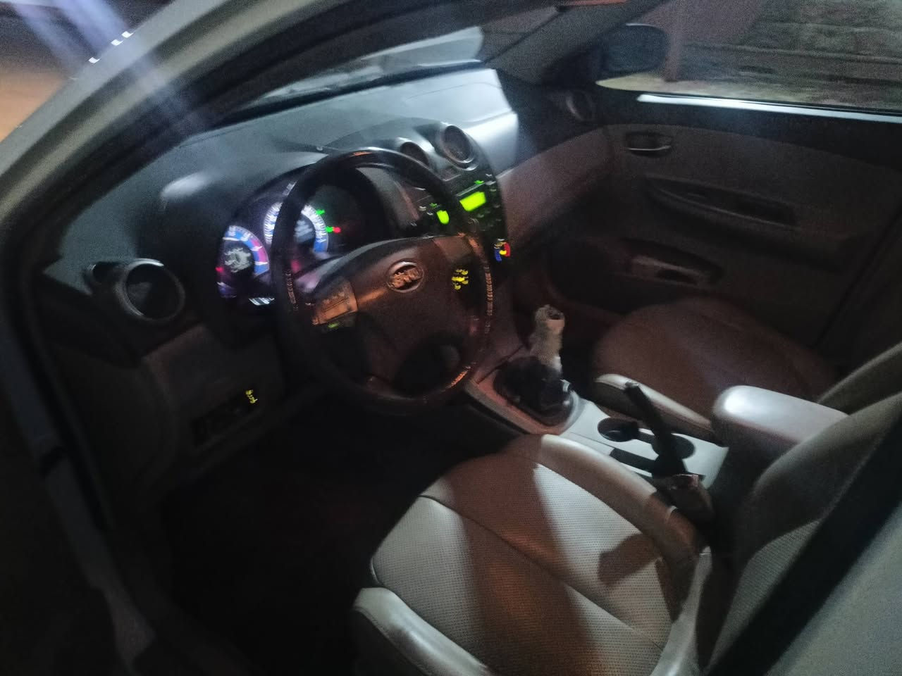 السلام عليكم
                                            BYD 2013
محرك .. شرط
عادي
 شرط
سنويه 2030..
رقم نينوى ..
بيها كوبون بانزين .. 
مكان السياره موصل
حي الصحه سياره ماشيه 157 ع وضع شركه فوال موصفات 
***********
