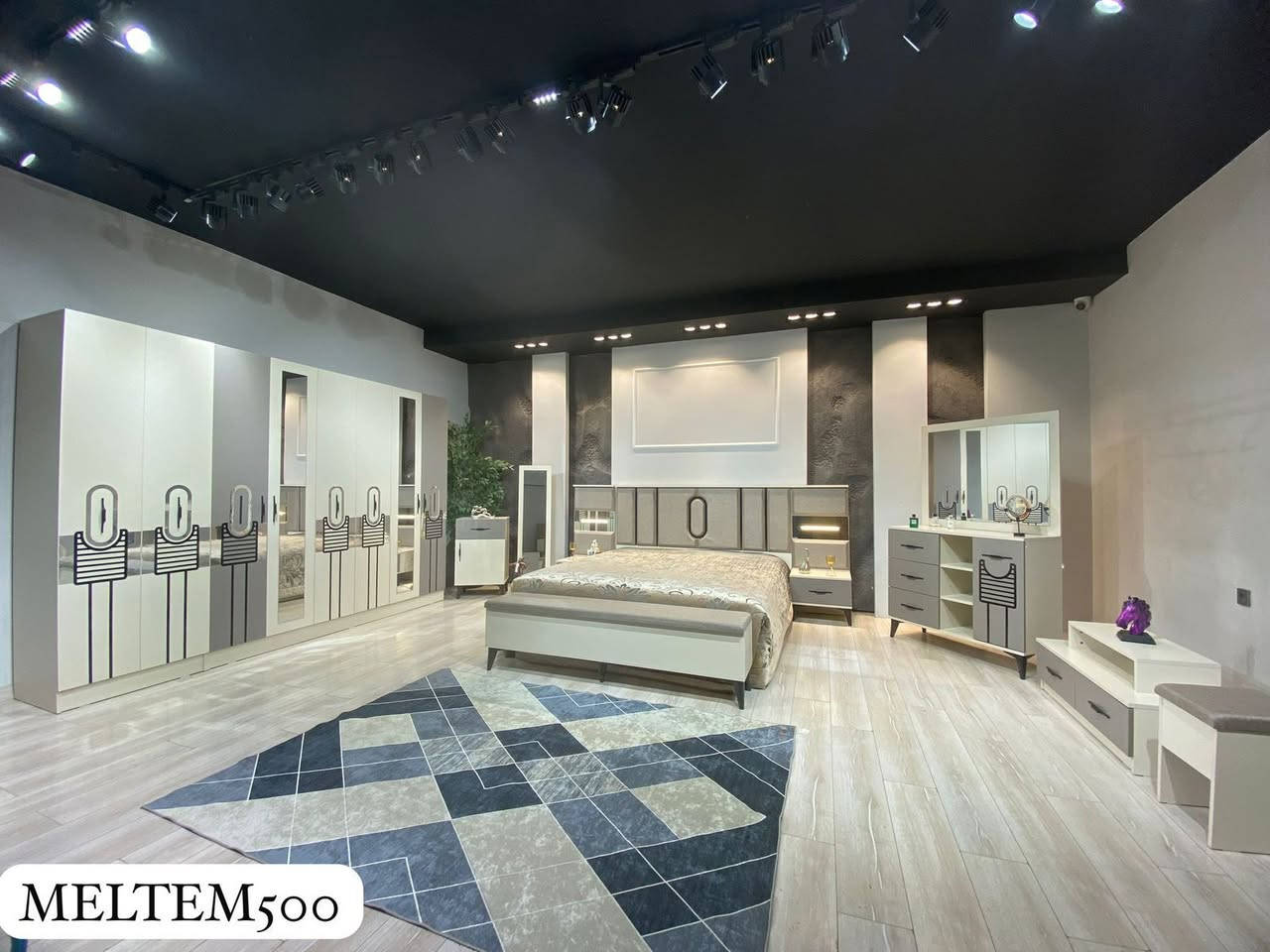 #بالتقسيط_بالتقسيط 
غرفة فصال تركي جديد 🆕️
فصال حديث وعصري  
تخت خزن شازلون خزن🗄
متوفر عدة الوان وعدة فصالات
يتوفر البيع بل #أقساط والبيع #نقدا 
   للاستفسار/***********/***********
العنوان موصل حي القادسية بعد خروج  محطة ايلاف
