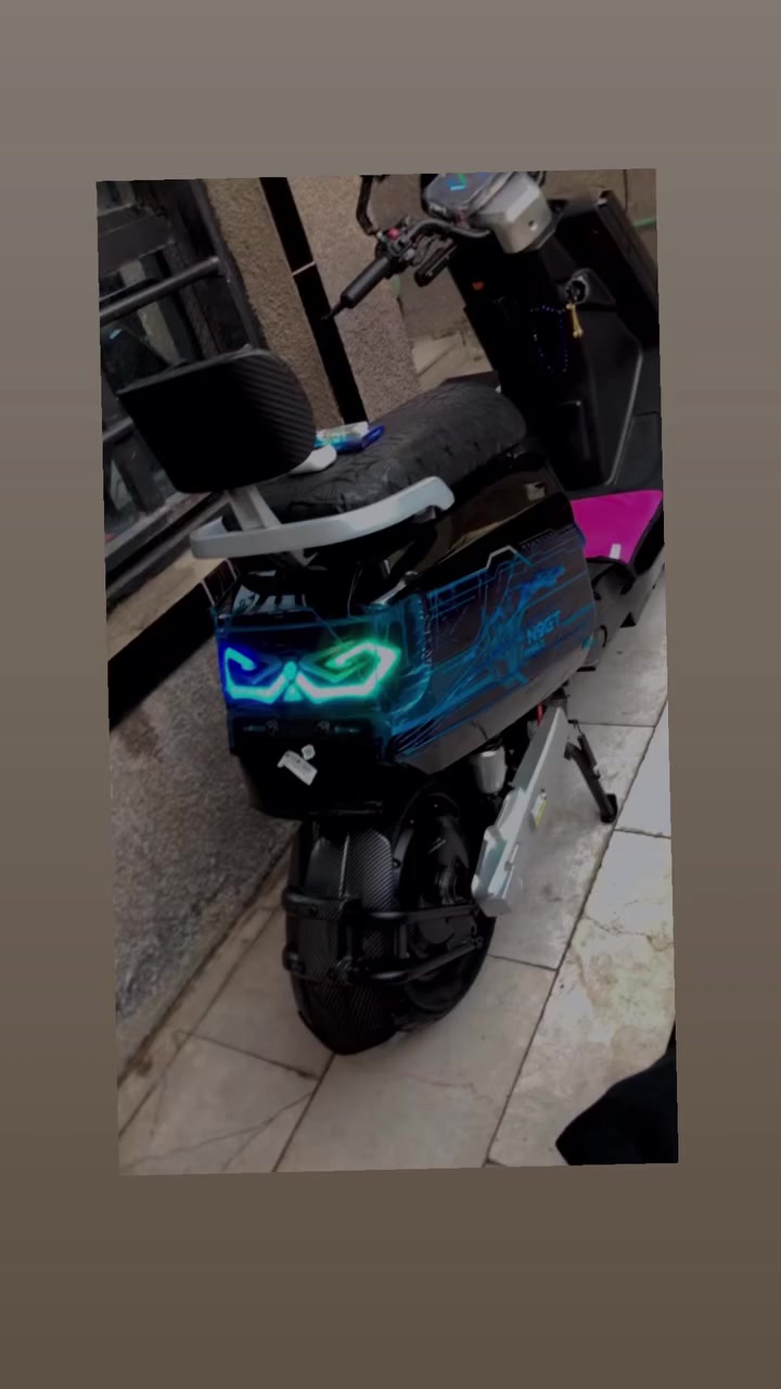 سلام عليكم دراجة🔚كاسحة🔜للبيع ماماشية هواي جديده شاهدالله (بطاريات)ما صارلهن شهر من بدلتهن والبطاريات الورديات الصلي(30)انبير والدراجة كامله من كلشي شلعة معدل كلوبات تايرات جددكلشي)مكاني بغداد الكرخ/.والسعروالستفسار/.*********** متواجدواتساب
