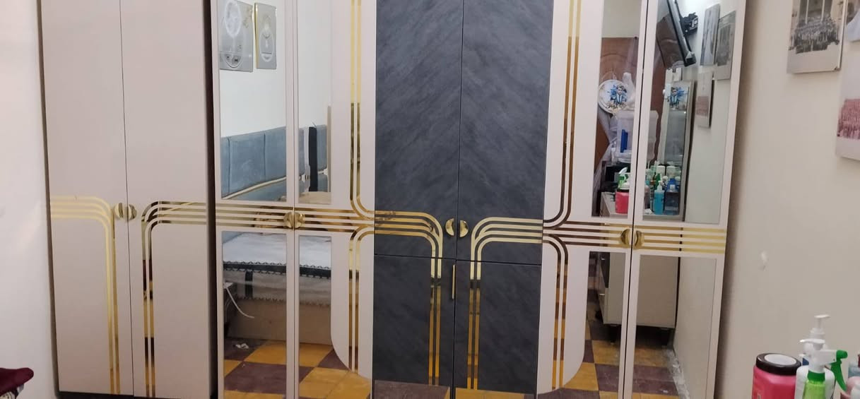 السلام عليكم غرفه سبع قطع 
سعرها 650 وبيها مجال 
العنوان بغداد القاهره 
***********
