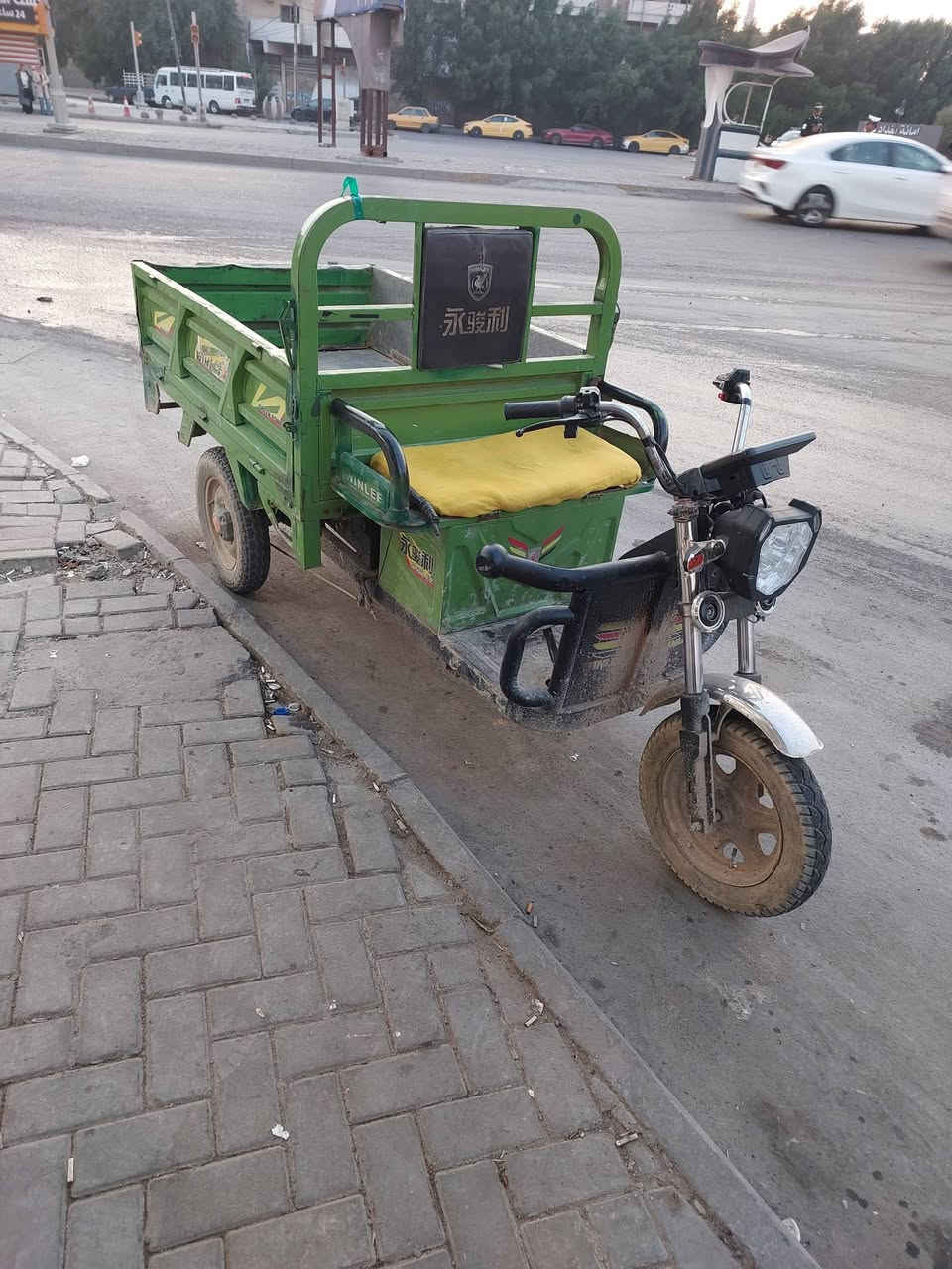 البيع الحجم الوصط مابيه اي نقص بس البكلاتات بطاريات فول تجي تفحص سعر 700 سكن بغداد متواجد خاص او هاذه رقمي ***********
