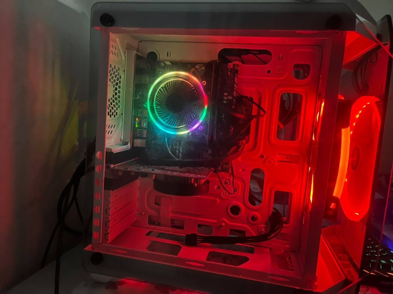 السلام عليكم ps مرتبه وكيس نضيف مثل البصوره 
الكيس كامل ويا كيبورت وموس واير 
السعر 350 وبيه مجال 
كوراي 7 الجيل الثالث
هارد 120ssd + 320hdd
كرت شاشة 4G / 1050ti
رام 16
بورسبلاي 550 واط
مكاني بغداد  الرقم ***********
