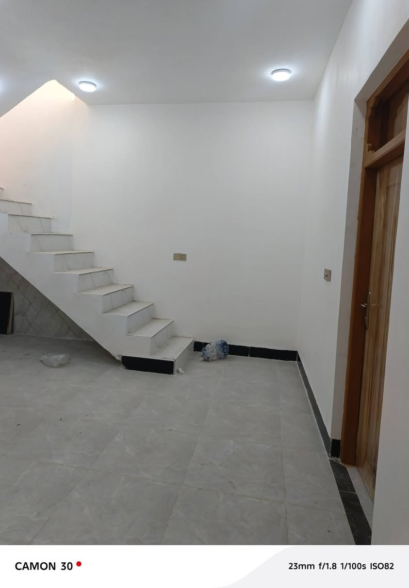 دار للبيع في النجف الأشرف
📍 الموقع: النجف – عمود 320

📐 المساحة: 100 متر مربع

حد📄 الطابو: زراعي – سند 25 – قرار محكمة

مواصفات الدار:

🛏 غرفتان نوم

🛋 صالة

🍽 مطبخ

🧑‍💼 استقبال

🚿 حمام داخلي

🚻 حمام خارجي

🏗 نوع البناء: طابوق، الأساس والسقف صب

💰 السعر: 42 مليون دينار عراقي (قابل للتفاوض)

☎️ للتواصل: ***********

 #عقارات #h
