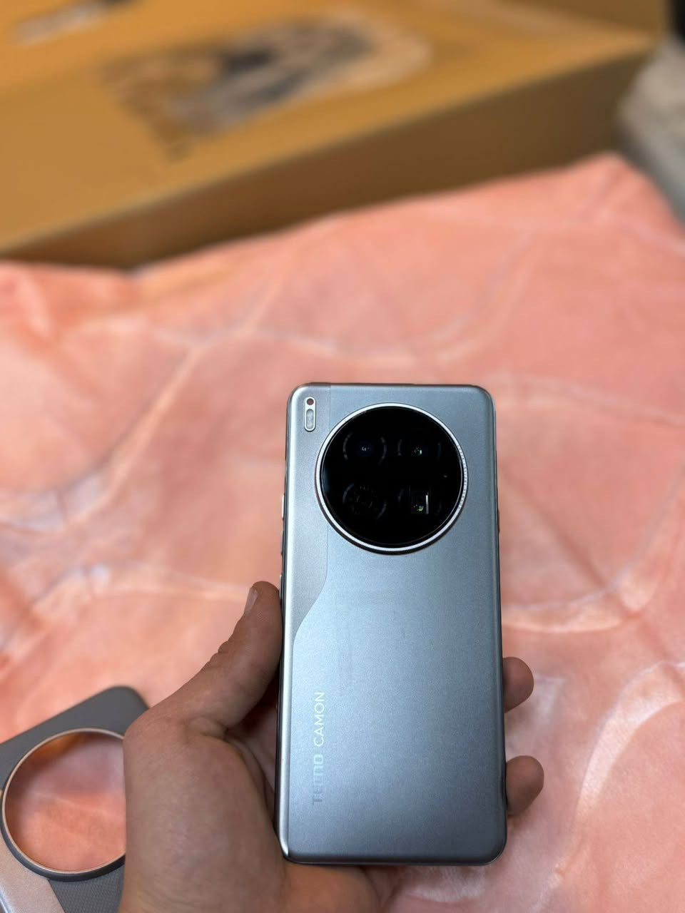 تكنو كامون 40 پريمير
كامل الملحقات ما مفتوحات قبل كم يوم ماخذه جديد
الذاكرة 256
الرام موضح بلصور
الشاشة أمولد
يدعم الشحن السريع بقوة 70 واط
للبيع بـ 400
مكاني بغداد الحسينية

رقم الهاتف
***********
