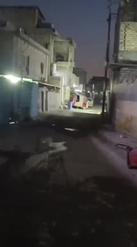 السلام عليكم بيت البيع الحبيبة في حي المنتضر قرب مدرسة تغلب مسحاته 110 
واجهة 9 ونزال 12 يحتوي البيت على استقبال 6 في 4 وحولي 5 في 5 وغرفة 5 في 4 ومطبخ 4 في 2 
ويحتوي على اثنين خدمات وحوش والطابق الثاني يحتوي على ثلاث غرف وحولي كبير وبيتونة 5 في 5 وسطح كبير نقص البيت فقط محجر وشتايكر وصبغ السعر 95 وبي مجال قليل الشراي والاتصال واتساب على الرقم ***********
***********
