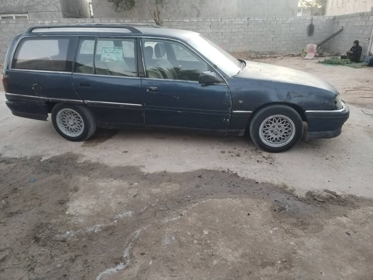 سلام عليكم للبيع اوبل اوميكه ستيشن موديل 92مشروع وطني  كير عادي مكينه شرط لاا بخار ولا تينقص شواصي لاخياس ولااطك  سيارة خير من الله ***********
