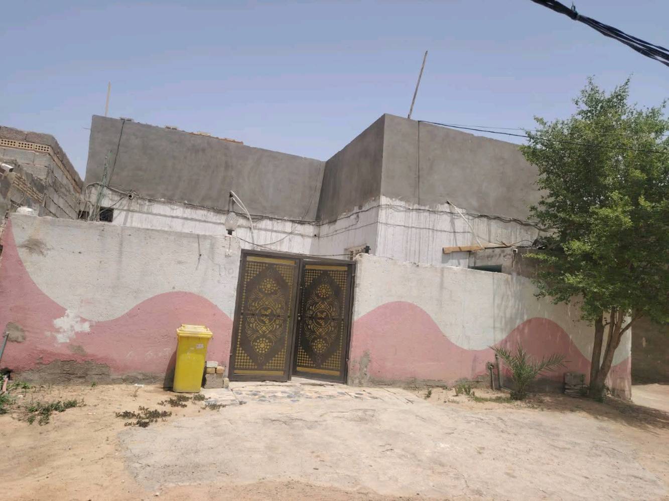 بيت 150متر ركن ع شارعين طابو زراعي مشمول ب التطويب  سند 25  كافة الخدمات متوفرة ماء كهرباء باب البيت البناء اساس صب بناء بلوك سقف عكادة. يتكون من 3غرف نوم وصالة ومطبخ واستقبال وطارمة جبيرة يبعد عن الشارع تقريبا 100متر عنوان كوفة شارع معمل قرب جامع الخزاعل خلف مستوصف علي الرماحي   للاستفسار اتصال.السعر 45ويرهم اقصاد ايضا   
***********
***********