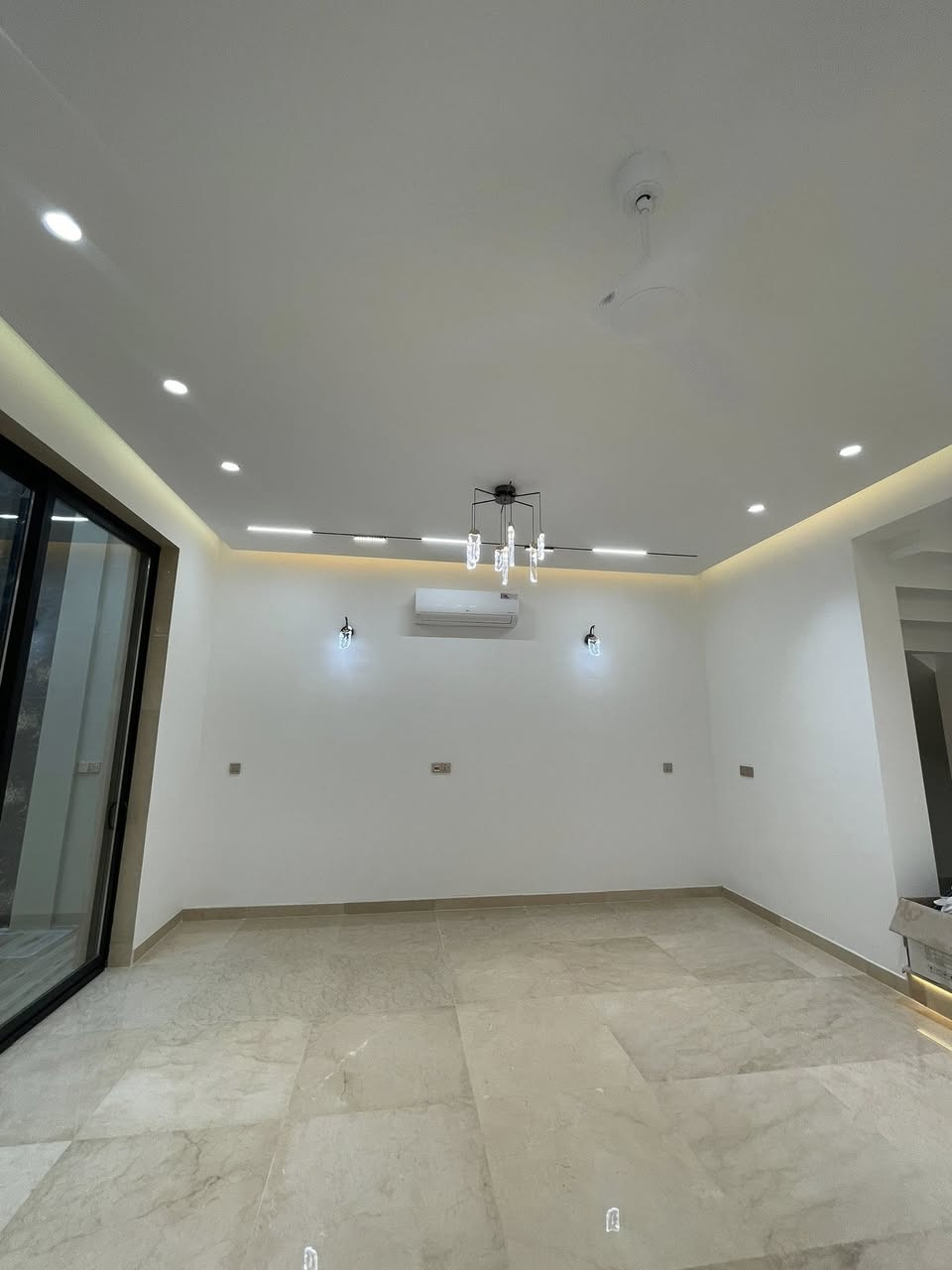 سلام عليكم..متوفر كادر صبغ وجبس بورد وديكورات ***********🌹
