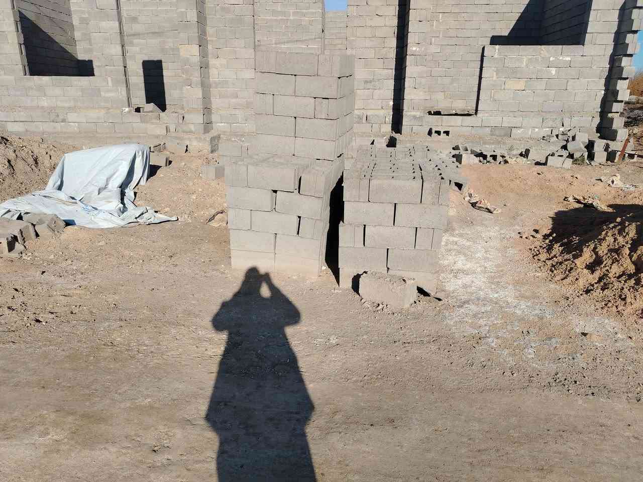 مشتمل ١٥٠ متر هيكل غرفتين نوم وصاله واستقبال ومطبخ مناور ٢ وحمام +٤٠٠ بلوكه ونص تك رمل الواجها ١٤والزال ١١ للاستفسار الاتصال على الرقم *********** والخاص مفتوح الأرض زراعي
