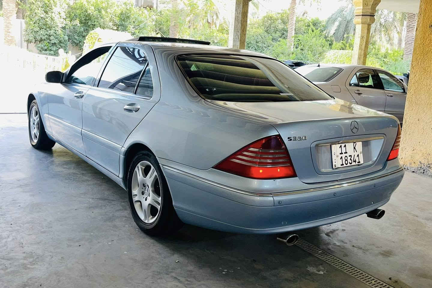 مارسدس غواصه 2001 باب طويل
صبغ عام بدون اي حادث 

محرك 320
سياره جاهزه وبدون اي نقص 

السعر 105
                سياره موجوده بالصويره 

***********
