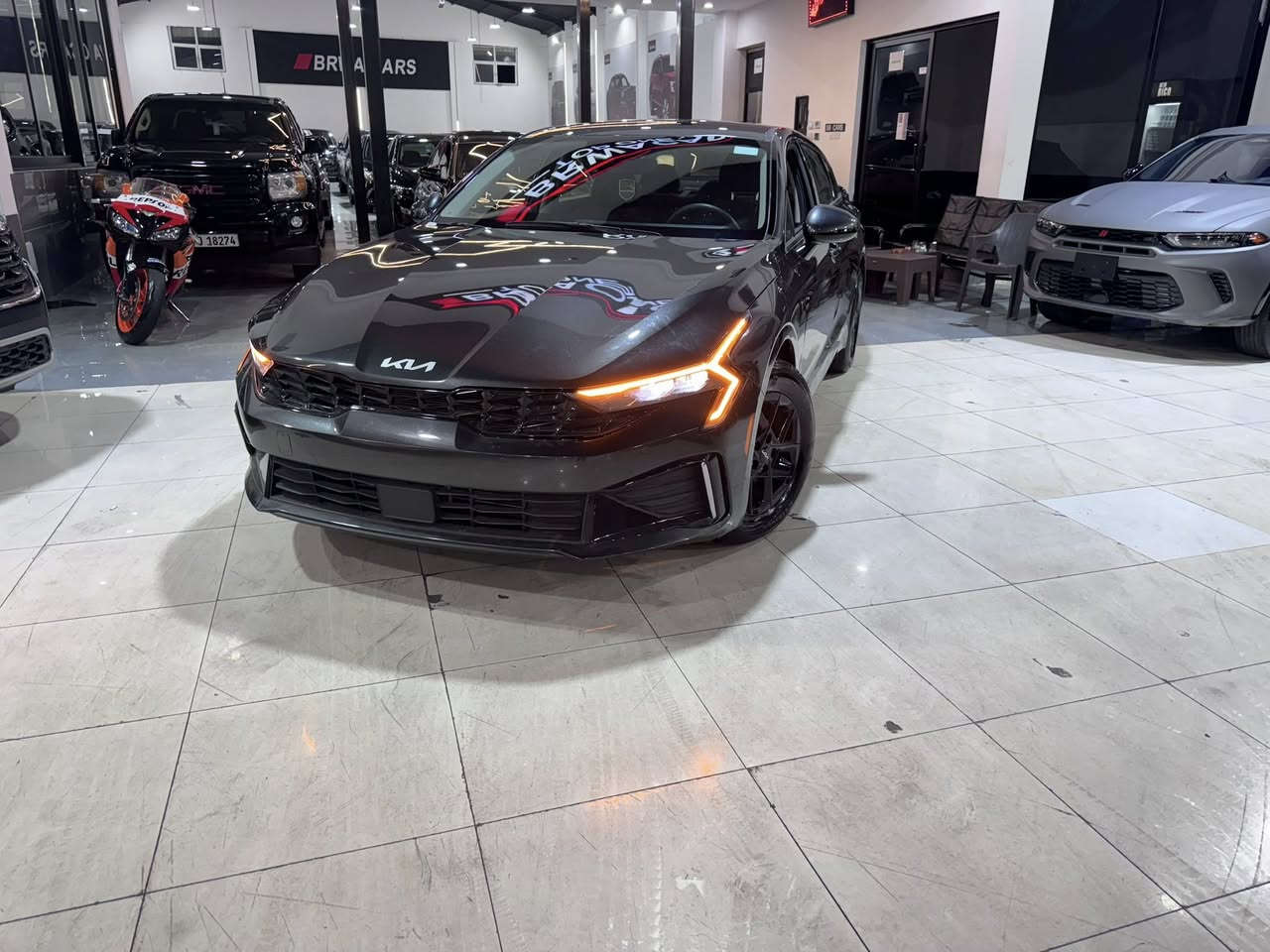 Kia k5 2025
سعر بلاشش 147$🔒🔥
***********
***********

مواصفات Lx 
رادارات ٣٦٠ درجة
كراسي كهرباء  
بصمة و تشغيل عن بعد
شحن لاسلكي 
٣ انضمات قيادة 
تحكمات ستيرن
شاشة كبير
بريك بصمة
ضرر❌بجم سليم ٤-٥ قطعه صبغ
ابيعه حيزام بدون دواخل رقم شاصي منزل 
أرباكات ستيرن و داشبورد اصلي 💯/💯
بدون رقم تترقم شمالي ١٢ ورقة 
موجودة 📍اربيل معرض S.B cars

***********
***********

ملاحظة ❌عدنا خدمة الاقساط اذا مقدم ١٠٠$(شدة)🔥
