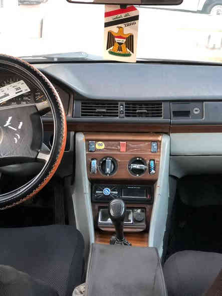 السلام عليكم
مارسدس دب للبيع 
السياره داخلها نضيف وجاهز 
المحرك بداية صرف 
فتحه سلايت بلسقف 
أريل خلفي كهربائي 
رقم نينوى جديد 
السعر 38 وبيها مجال بسيط 
للتواصل ( *********** )
