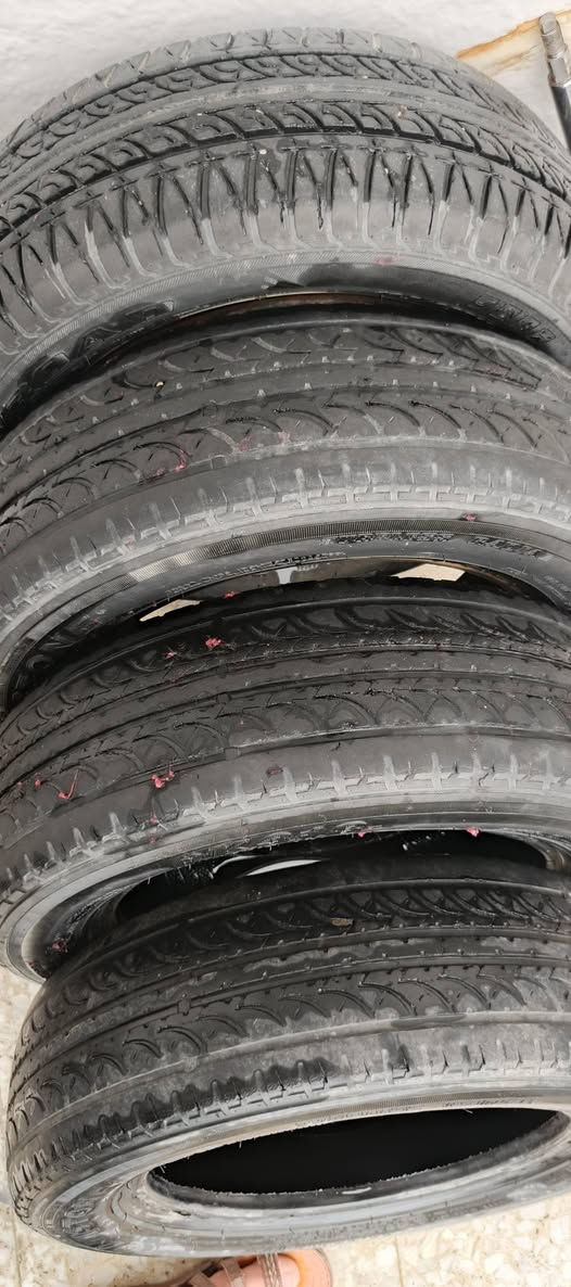 السلام عليكم
4 تايرات مال سايبه نص عمر 
وياهن ويل واحد 
ب30 
مكاني بغداد 
***********
‏‪***********‬‏
