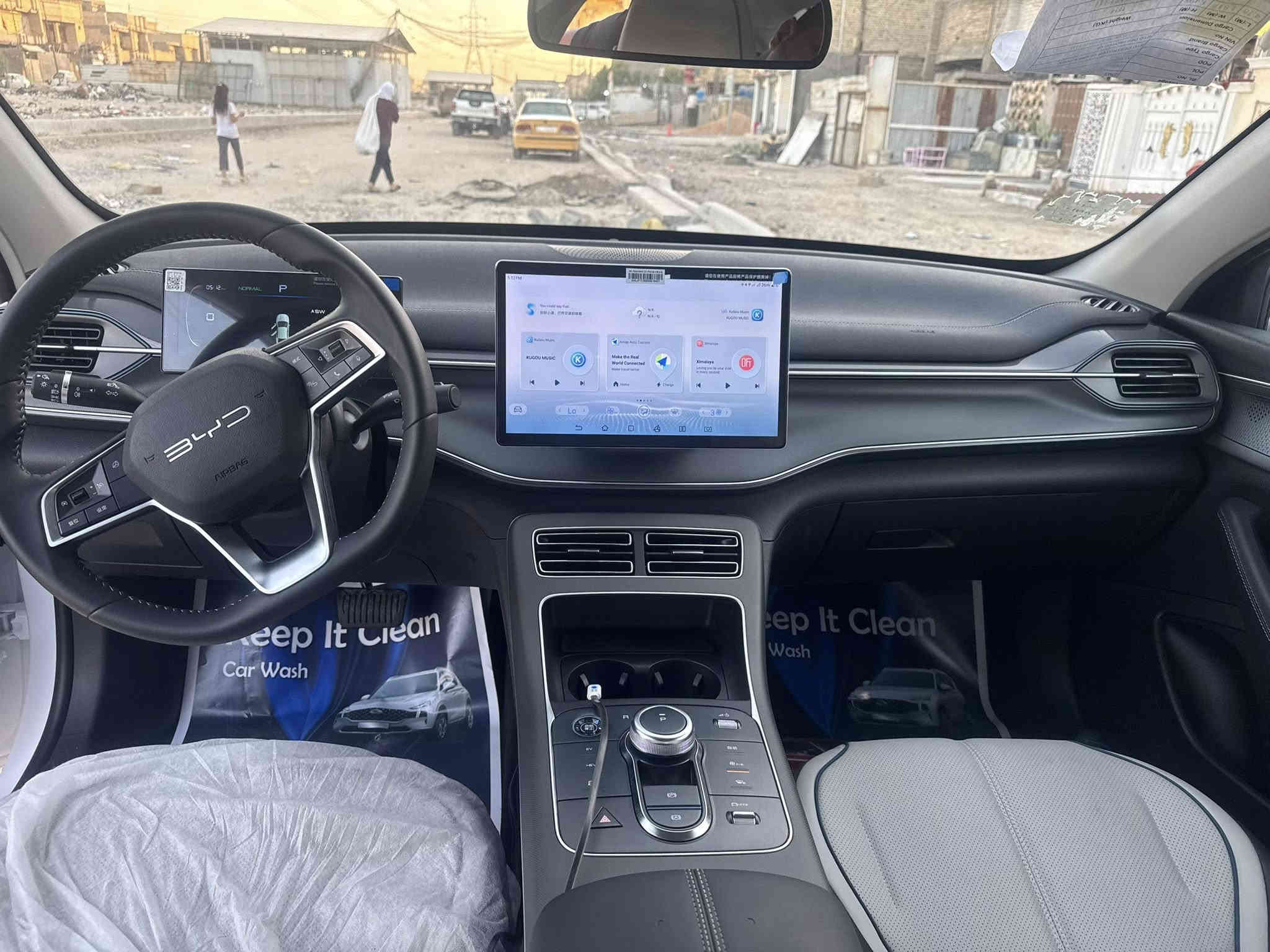 السلام عليكم للبيع سياره مكفوله كفاله عامه ماشيه 3000 الاف مكانها حي اور  السعر 19 مليون كامله دوشمه جلد وارضيات حوضيه وبرامج كلها كامله الاستفسار الاتصال ***********
