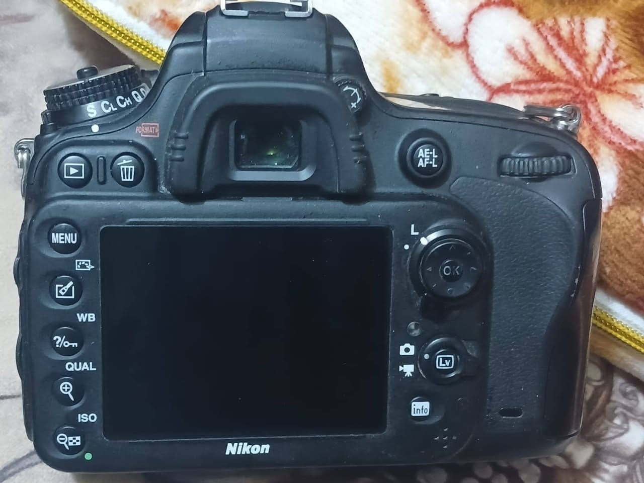 للبيع كامرة نيكون D610 ويا عدسة 70-200 حالتها كلش زينة واستعمال نظيف، مناسبة للتصوير الاحترافي والمناسبات. البيع للمشتري الجاد، واللي يريد تفاصيل أكثر يراسل خاص.


**إذا كنت صاحب هذا الإعلان وتريد حذفه لأي سبب، رجاءا أرسل رسالة إلى الدعم الفني**