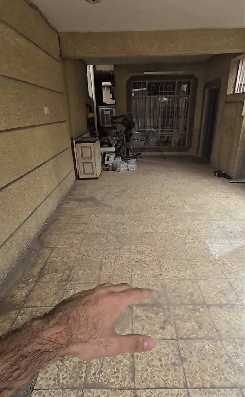 الى اصحاب البيوت والشقق في مجمع بوابة الكاظمية❗️

عندي بيت ٢٠٠ متر اريد اراوسه بالمجمع 

خارطته جدا مميزة بيه شقة منفصلة بداخله (جدا يناسب العوائل الكبيرة مثل اخ واخوه او اب وابنه)

الموقع: الدولعي الجديدة ( مقابل منطقة الجكوك مو جهة الحرية )

خلف الشارع العام (المكمل لشارع الحسابات)
يعني بظهر الشارع مباشرة

مساحة الارض 200 متر سند مستقل
مساحة البناء كلش كبيرة طابقين تطلع  تقريبا 300 متر كونكريت مسلح

البيت عبارة عن بيت وشقة 
الشقة بيها مدخلين من الكراج درج خارجي او من داخل البيت 

مجموع عدد غرف النوم 5 مساحتهم كبيرة اصغر وحدة بيهن 4x4 والباقيات كلهن 4x5 و4x6 ووحدة منهن 4x7

 يحتوي 4 تواليتات وحمامين ومطبخين 
حديقة كبيرة مساحتها 5x5 تقرييا 
كراج كبير جدا 4x8 
ممر جانبي من الكراج الى باب المطبخ بحيث البيت ما ملتصق بالجيران (للخصوصية وعزل اكثر) 

منضومة الكهرباء مصنعه خصيصا للبيت 3 فيز نظام ريليات بورد تحويل ومنضومة حماية لكل البيت 
حتى كيبل كهرباء جاهز للمولد الداخلية الكبيرة ال 3 فيز 
وكيبل اخر للمولدة الداخلية الصغيرة 

منضومة كاميرات مراقبة

تانكيات وسخانات عدد 2 منفصلة للشقة وحد وللبيت وحد 

البيت والشقة جاهزات من كلشي كبل تكعد بيه (مؤثثات بالكامل ينباعن هنة وإثاثهن)

سبالت عدد 9 في كل غرفة دفن 
مطبخين كاملات من كلشي غرف الاستقبال والصالات غرف نوم كاملات
تجيب غراضك وتكعد مباشرة ما تحتاج تجيب وياك اي شي 

البيت باسمي شخصيا 

اذا عندك بيت او شقق بالمجمع دزلي تفاصيلهم على واتساب على هذا الرقم وان شاء الله نتفق 
***********
