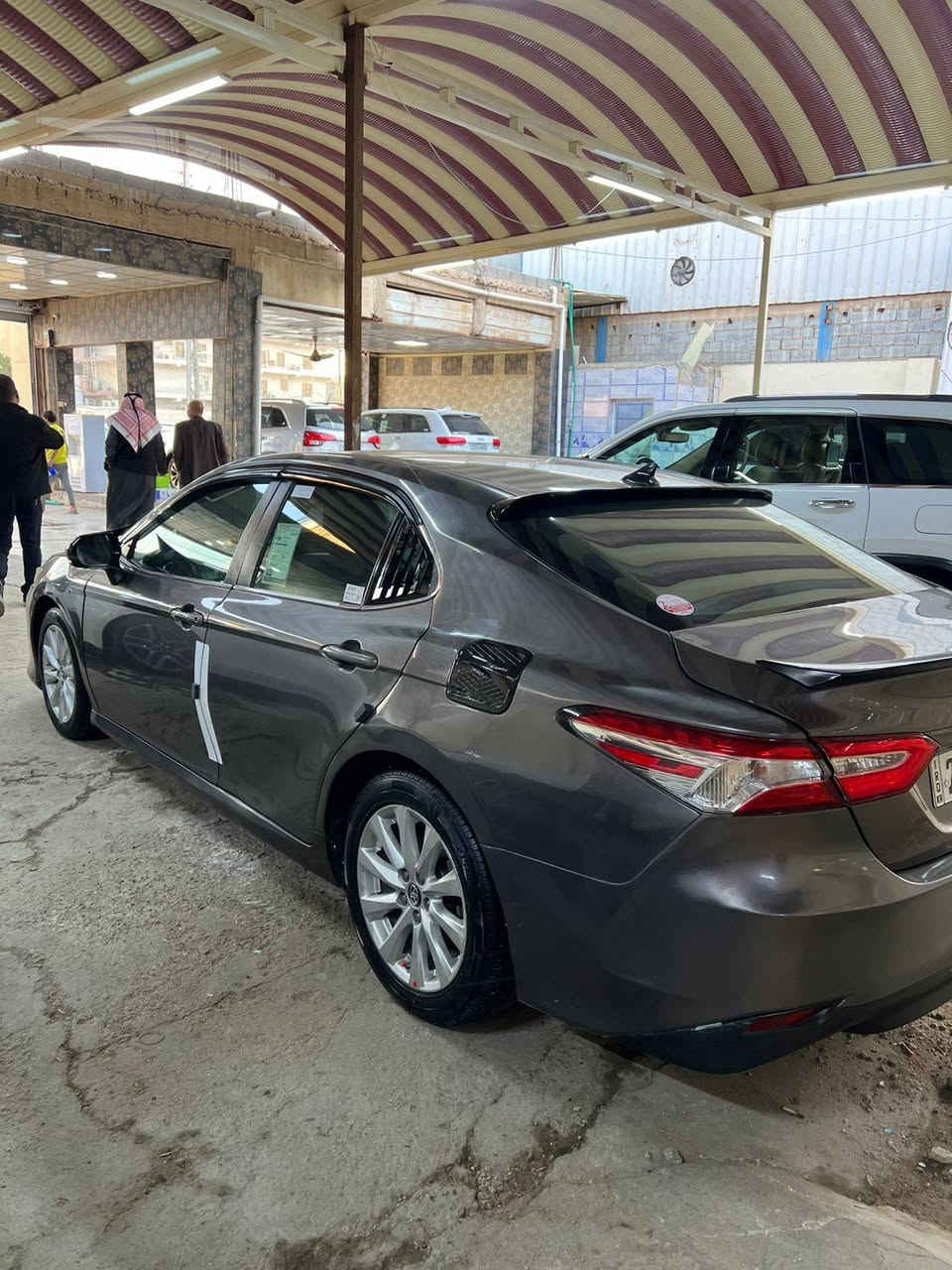 سلام عليكم كامري موديل 2018أمريكي LEمحرك ما مفتوح سياره جاهزه وحلوه بيه 5قطع صبغ بدون دواخل وبدون تكم سعر 155مكان سياره فلوجه للستفسار اتصل على الرقم ***********
