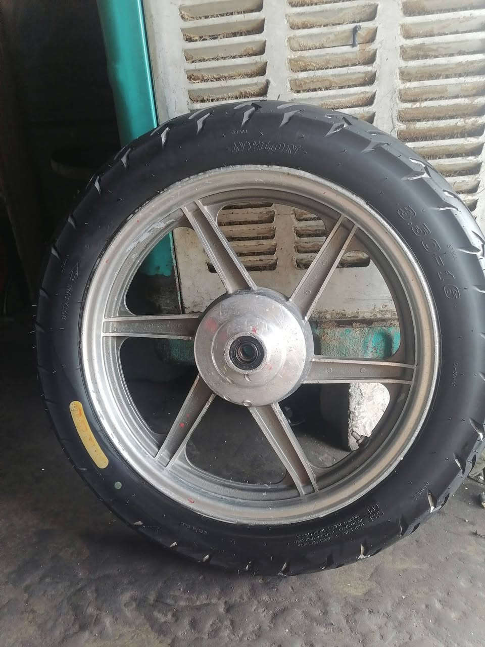 تاير ويل ستوته امامي للبيع نضيف كل عيب مابي سعر ٣٥ الف  بي مجال ***********
