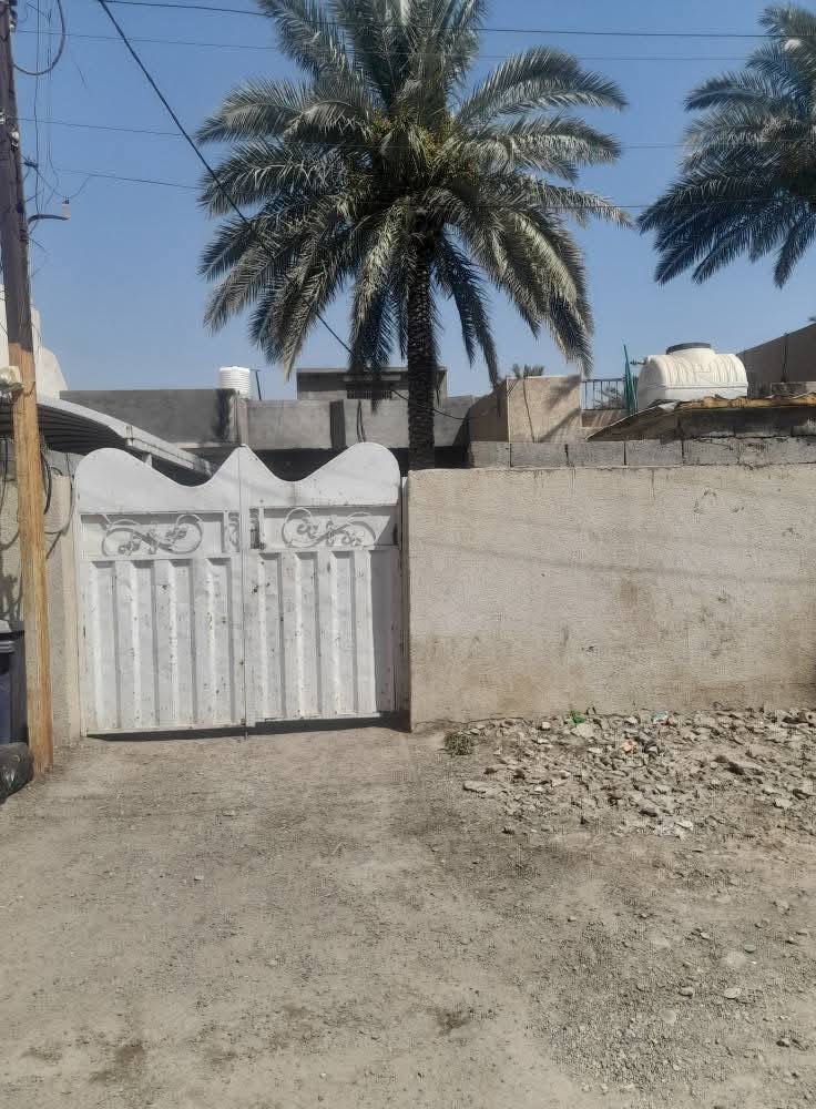 بيت 250 متر 
دوانم الشرطة الخامسة 
السعر 150 
بدون كاشي
التفاصيل غرفة نوم وصالة ومطبخ وحولي وحمام خارجي 
***********
***********
