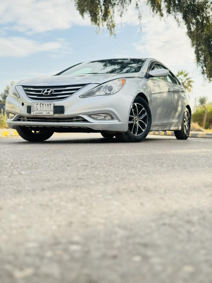 السلام عليكم 
سوناتا 2013 امريكي رقم بغداد 
مواصفات عاديه ًً سنويه 2029

1فول تحكم ستيرن 
2شاشه لمس كامره دواره 
3حساسات خلفيه 
4بصمه صندوق 
5ويلكب كروم 
6داخل لونين 
7مكينه 2400G
8مري كهرباء 
9ماشيه 140
10مانع انزلاغ 
11لايت زينون 

السياره مكينه كير تبريد حداديه تخم تاير ع وضع شركه حادثه الامريكي جاملغ وبنيد وبل عراق صار بيهه 4 قطع بدون اي دواخل نصبته احله من صور بغداد المحموديه سعر 86 مجاله بسيط جدآ ***********
