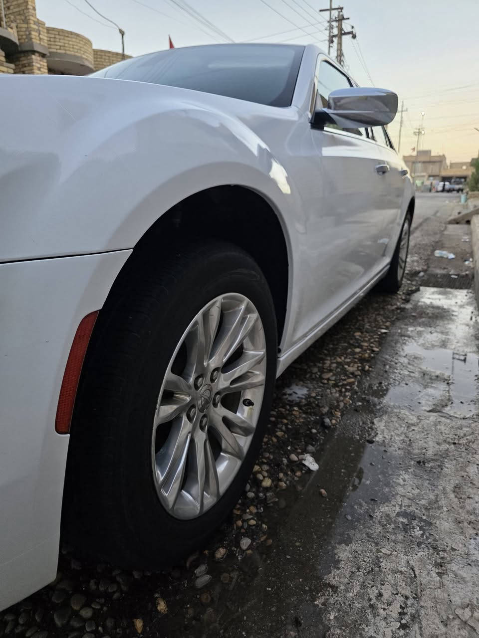 السلام عليكم ورحمة الله وبركاته
كلايسلر لمتد 
موديل 2018
فول مواصفات  عده الفتحه
1-بصمه 
2- تشغيل عن بعد
3-كشنات تدفئه تبريد
4-تو ويل 
5-شاشه كار بلي
6-محرك 3.6(V6) ✈️ 
7- كاميرا
8-كير ماوس 8 سرعات 

مكفولة كفالة عامة ((كلين تايتل))

 
 تبريد وكير و مكينه و حدادية كارتون
مكان السيارة  العماره ميسان مركز
 السعر 270

للأستفسار اكثر 
هـ:*********** بي واتساب
