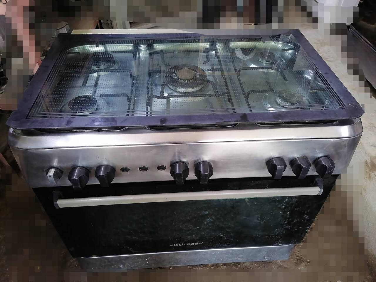 طباخ ٥ عيون يونيفيرسل
كلش نظيف كله شغال عيون وفرن واغراضه كامله عالفحص
١٥٠ الف
حلة بكرلي ***********
