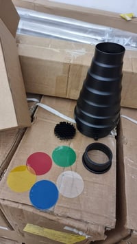 موجه اضاءة بقعة • ٥ ألوان RGB • جديد