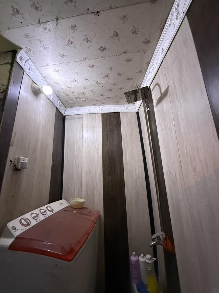 السلام عليكم 
بيت للبيع مساحتة 100 متر
يحتوي ؏ كراج وحمام خارجي 
واستقبال ومطبخ وغرفة نظام سويت حمام ومنور

الموقع 
البلديات شارع الكهرباء 
شارع الشريط بالفرع المقابيل مدرسة الافنان الاهلية
السعر 55 وبي مجال 

للتواصل متوفر واتساب
  ***********
